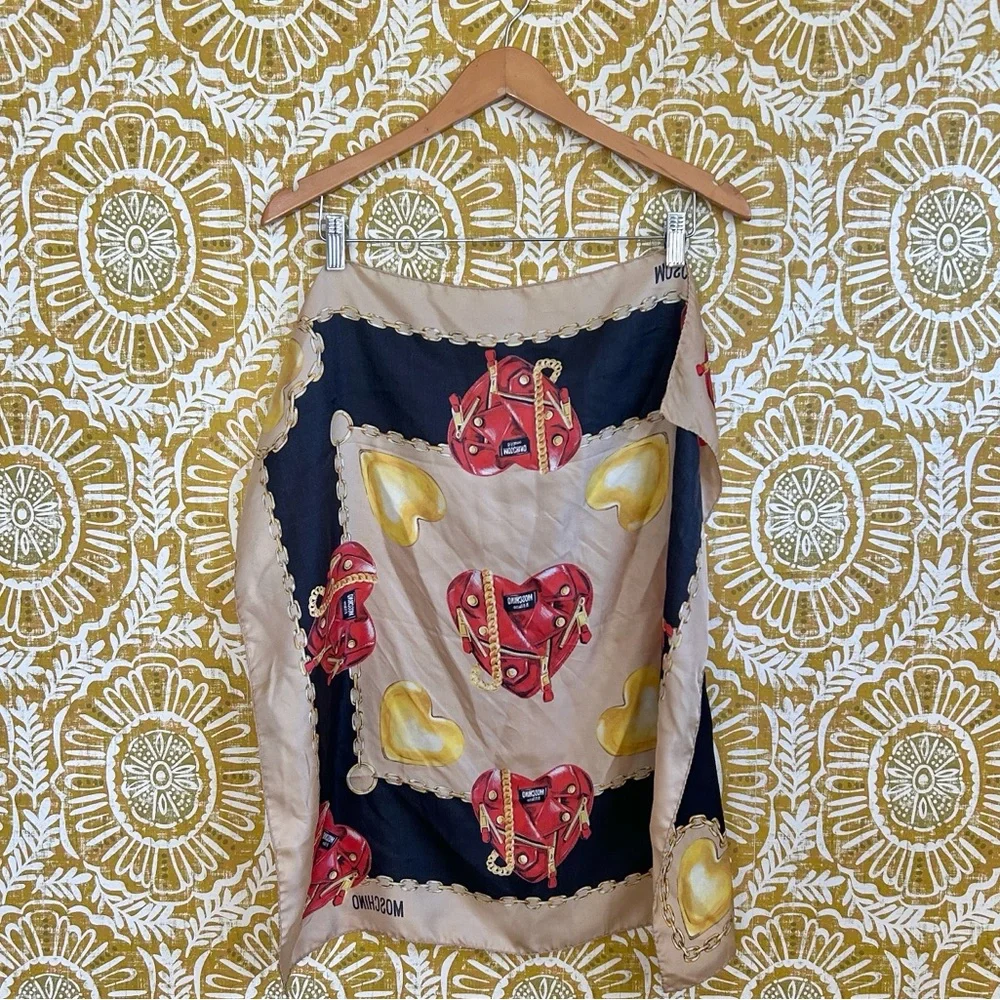 NWT MOSCHINO Silk Red/Black/Gold Heart Print Medium Square Scarf Made In Italy